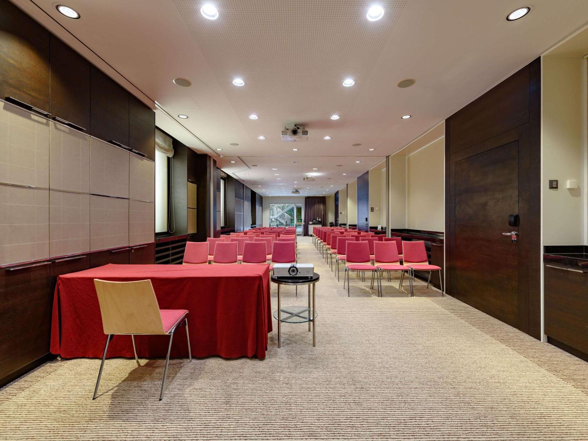 Moevenpick Hotel Lausanne Exterior photo