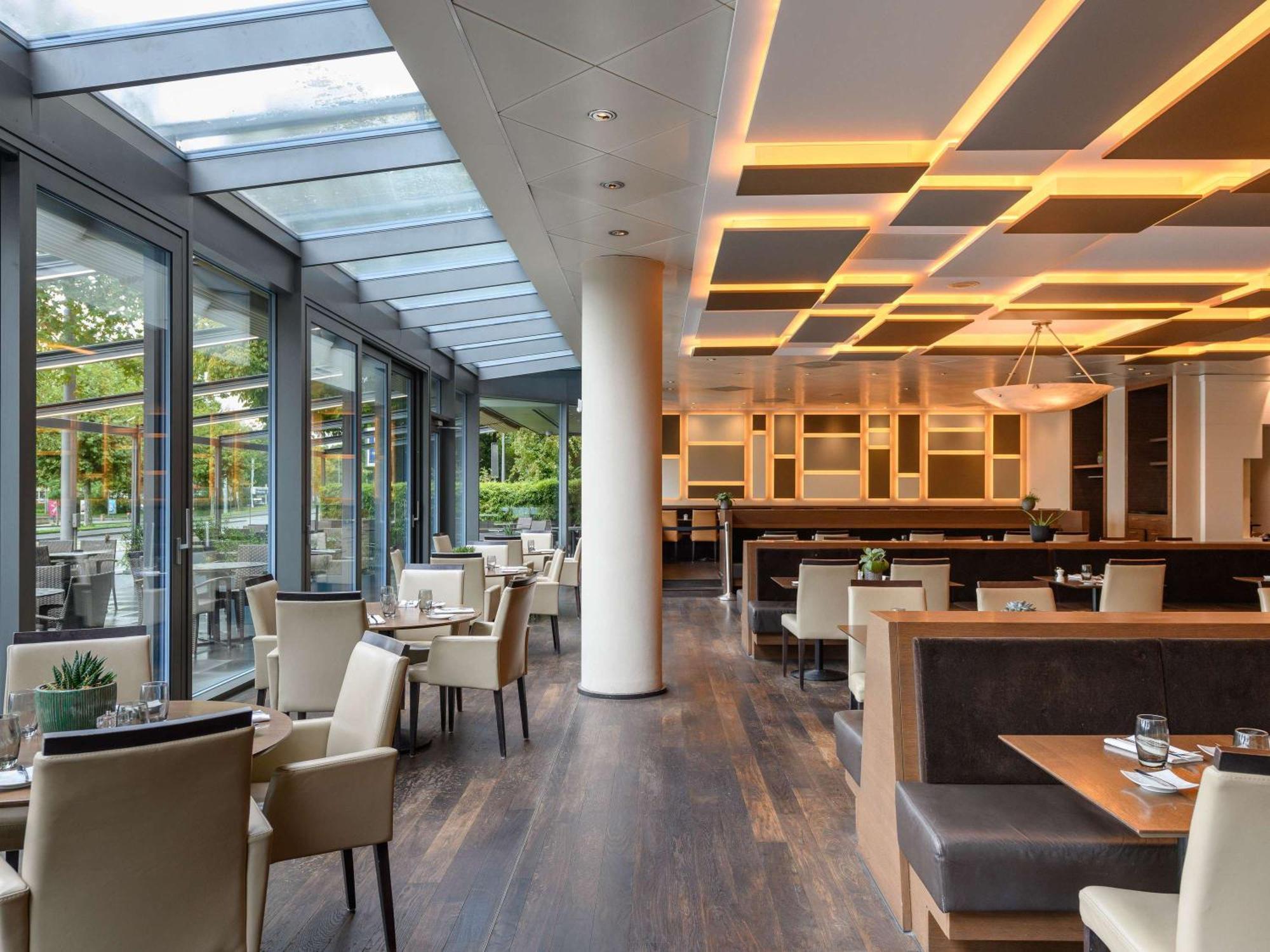 Moevenpick Hotel Lausanne Exterior photo